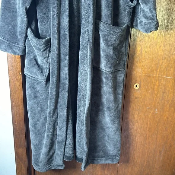 Womans Robe - Picture 2 of 5